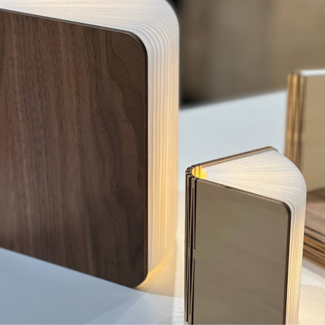 Smart boklampa L trä - Leverans i Oktober