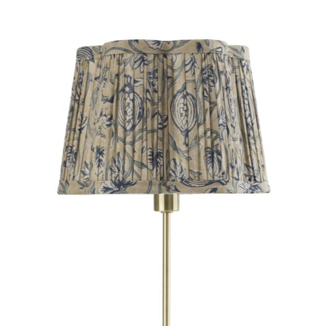 Lampskärm pilgrimsmussla med Tangier granatäppletryck i beige och blått