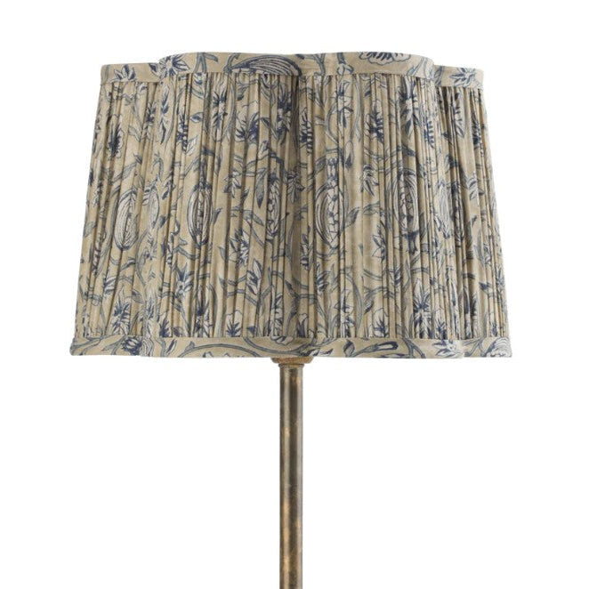 Lampskärm pilgrimsmussla med Tangier granatäppletryck i beige och blått