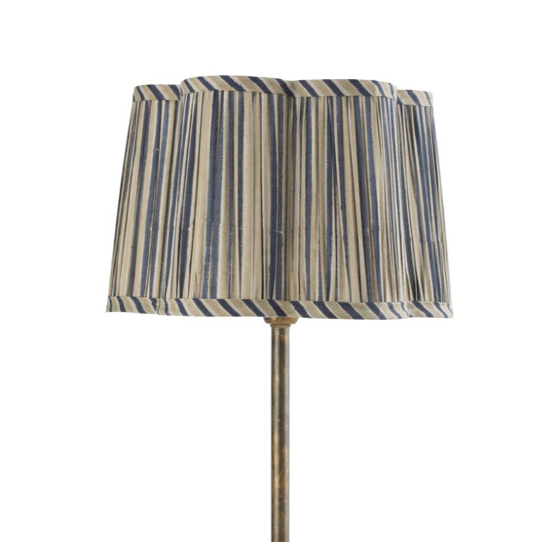 Lampskärm Kammussla med randigt tryck i beige och blått
