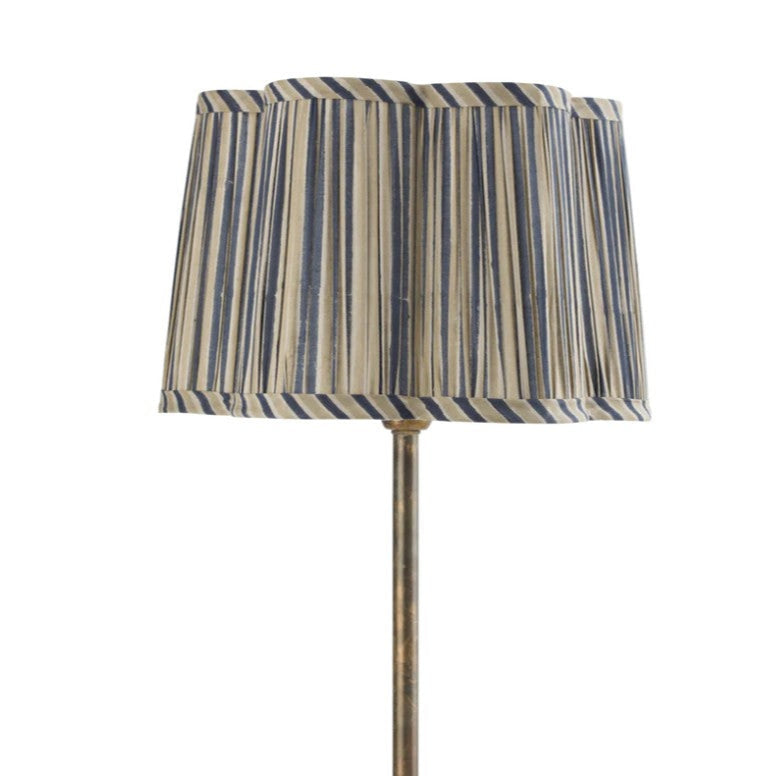 Lampskärm Kammussla med randigt tryck i beige och blått