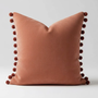 Kuddfodral Terracotta med pom pom
