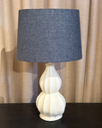 Lampfot Gusso vit med skärm Alice oval blå H60 cm
