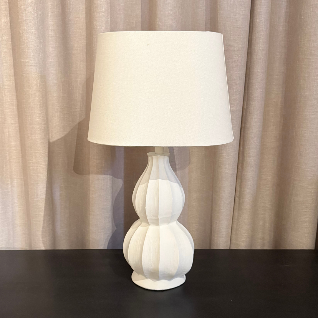 Lampfot Gusso vit med lampskärm Oval vit H57 cm