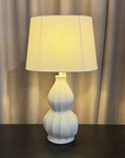 Lampfot Gusso vit med lampskärm Oval vit H57 cm