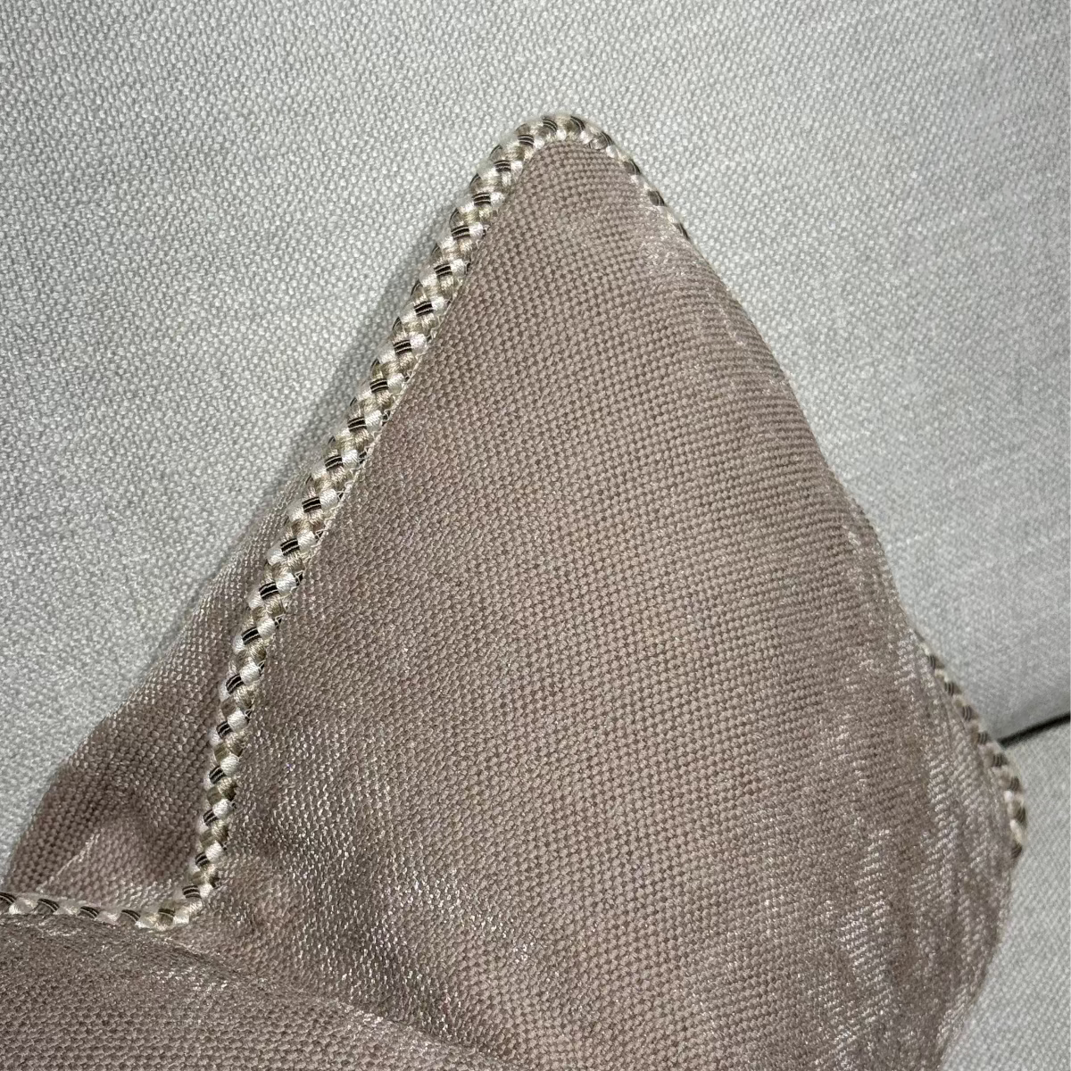 Kuddfodral Sand med flätad keder