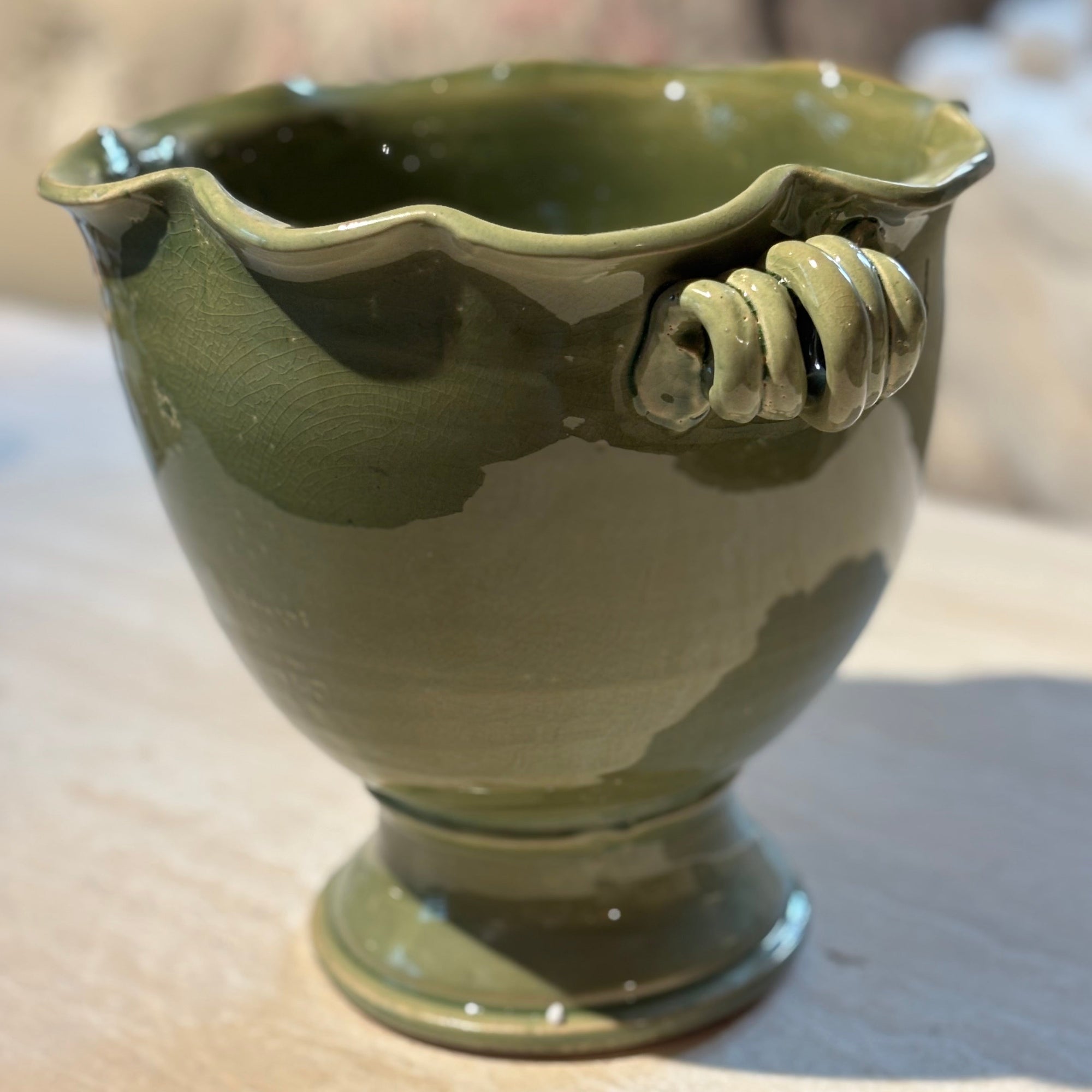 Kruka umbragrön glaserad keramik (två storlekar H 20/27 cm)