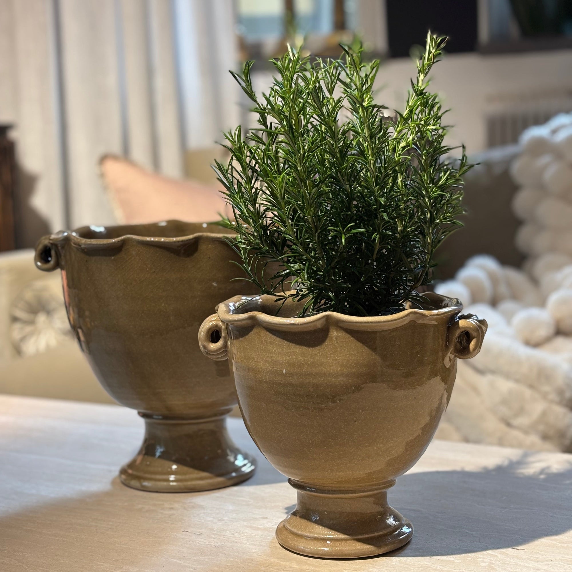 Kruka saffran glaserad keramik (två storlekar H 20/27 cm)