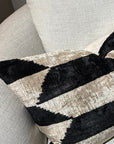 Kuddfodral silkessammet Svart/offwhite